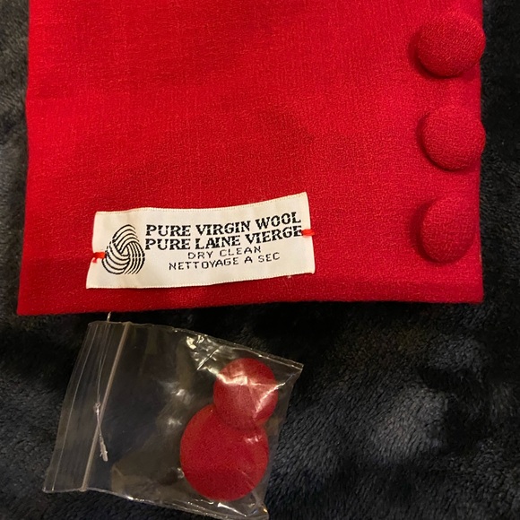 New w/o tags. 100% wool. Beautiful red blazer size 10 - Picture 2 of 6